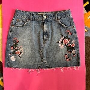 Top Shop Moto Size 8 USA Embroidery Skirt. Denim is not a trend, It’s a staple.